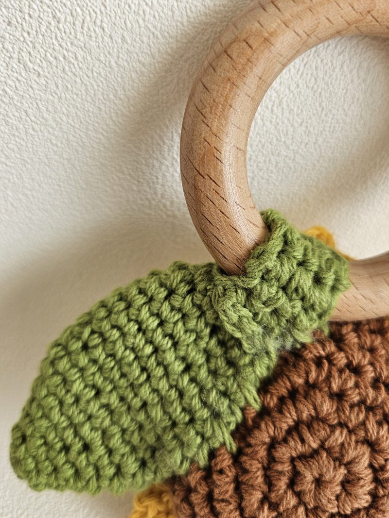 Hochet en crochet TOURNESOL – Image 3