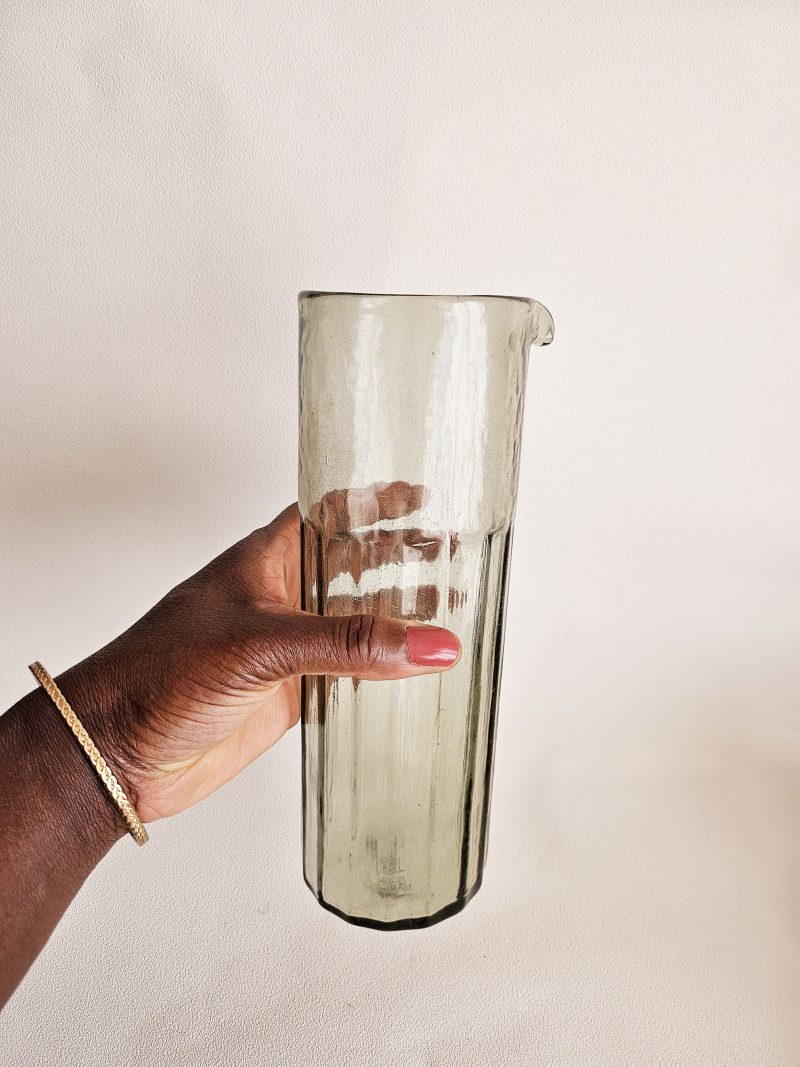 Carafe en verre recyclé Reed - VERT FUME – Image 4