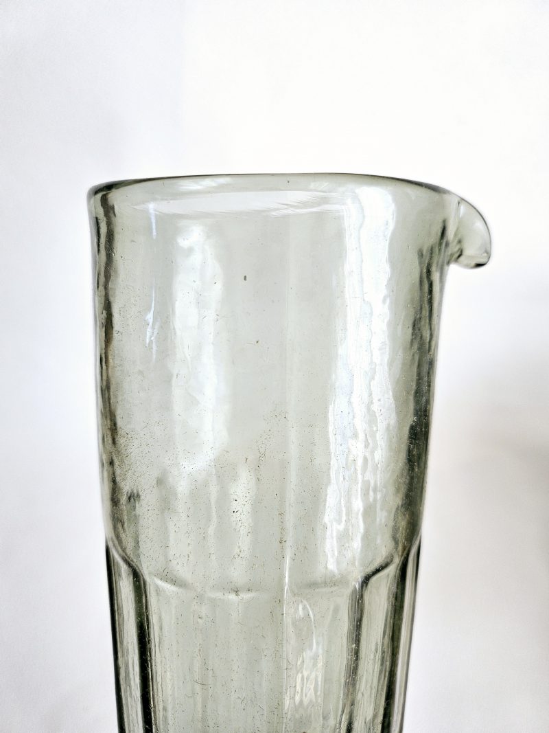 Carafe en verre recyclé Reed - VERT FUME – Image 3