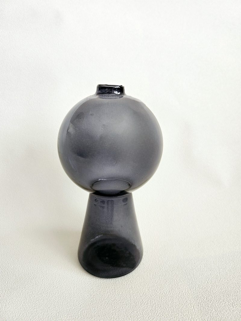 Petit vase en verre teinté BLOW - gris fumé