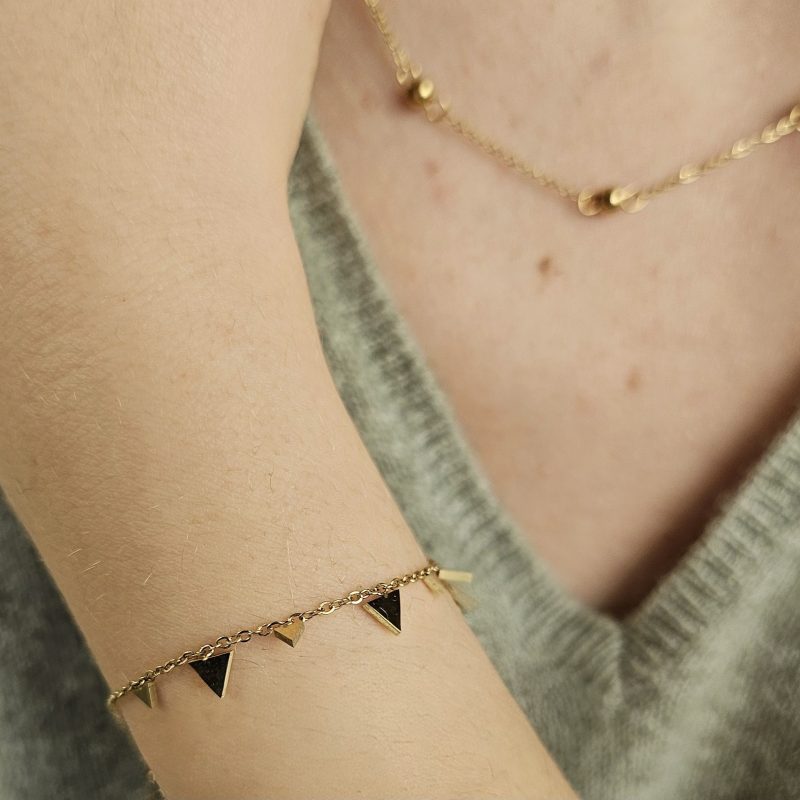 Bracelet avec mini pendentifs triangles EMMA – Image 2